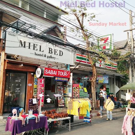 Miel Bed Hostel & Gallery Чіангмай Екстер'єр фото