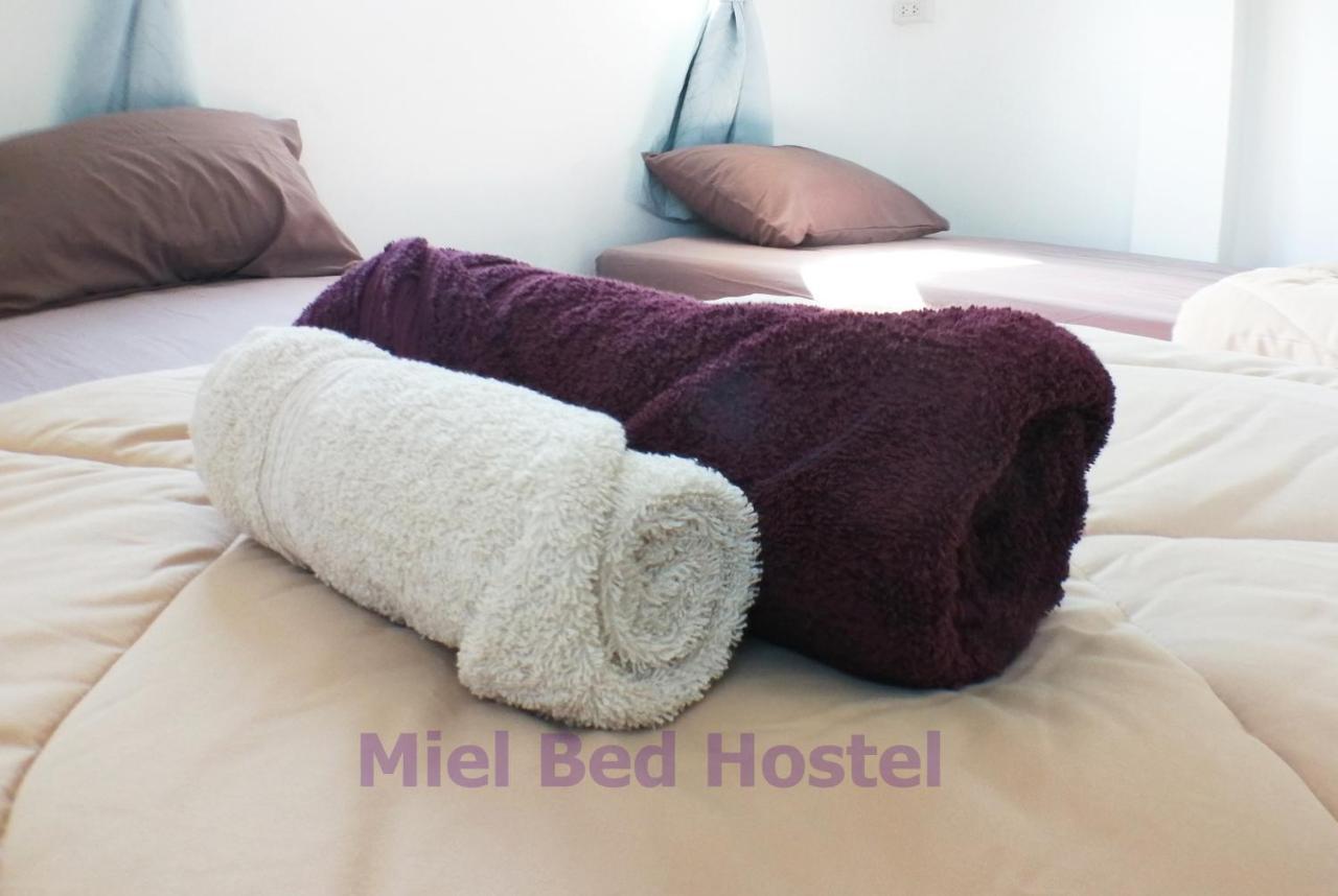 Miel Bed Hostel & Gallery Чіангмай Екстер'єр фото