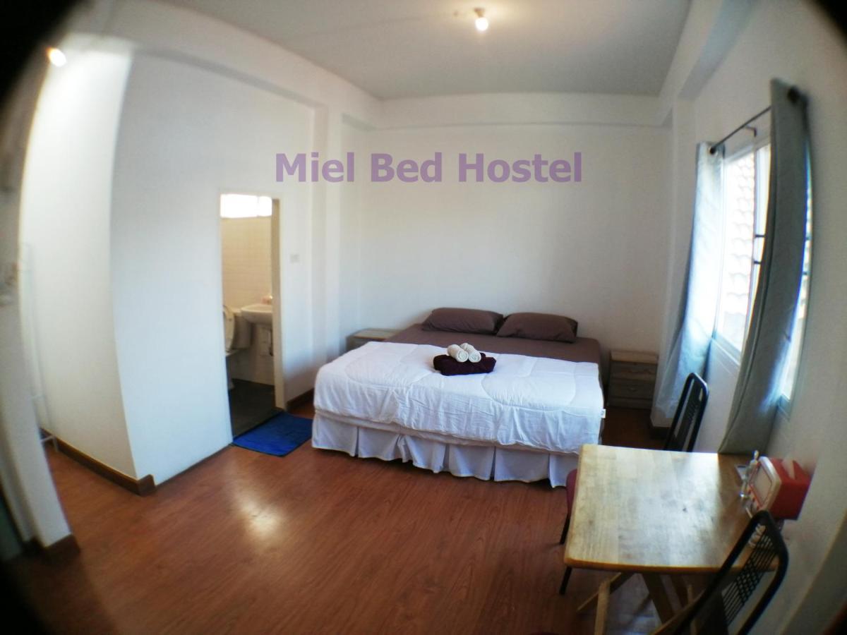 Miel Bed Hostel & Gallery Чіангмай Екстер'єр фото