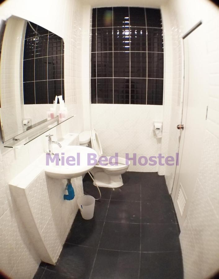 Miel Bed Hostel & Gallery Чіангмай Екстер'єр фото