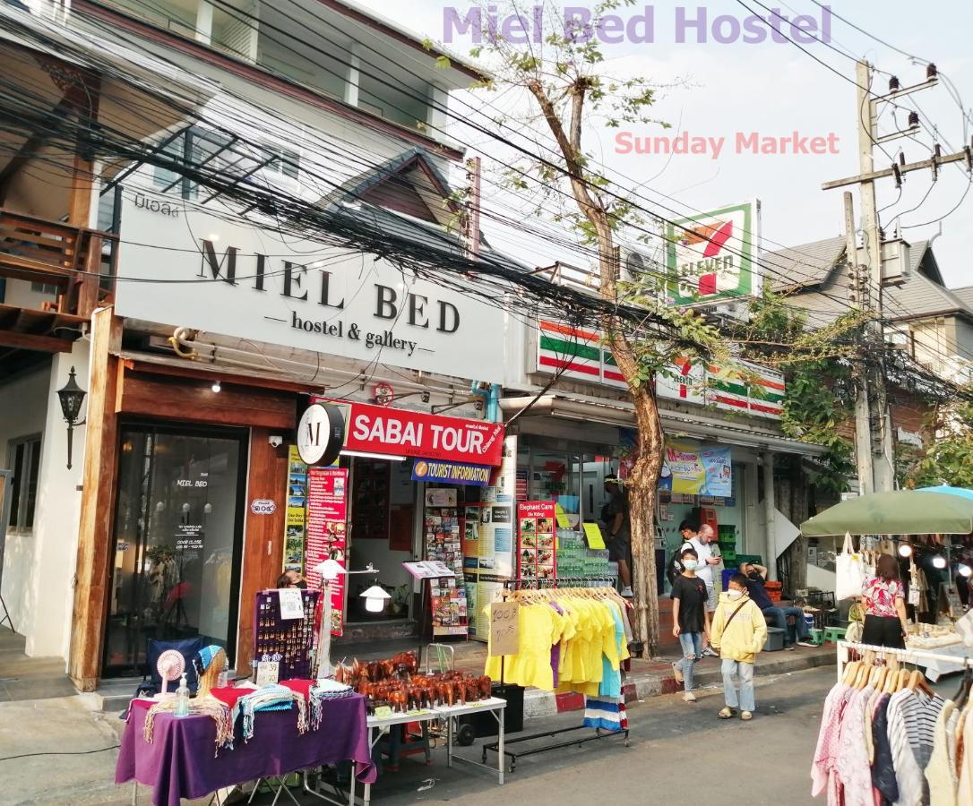 Miel Bed Hostel & Gallery Чіангмай Екстер'єр фото